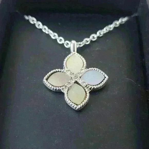 Avon silver tone necklace - Picture 5 of 17